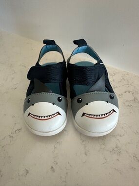 Toddler Ikiki Shark Sandals w squeakers